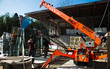 Компания АРЛИФТ: монтаж крупногабаритного стекла